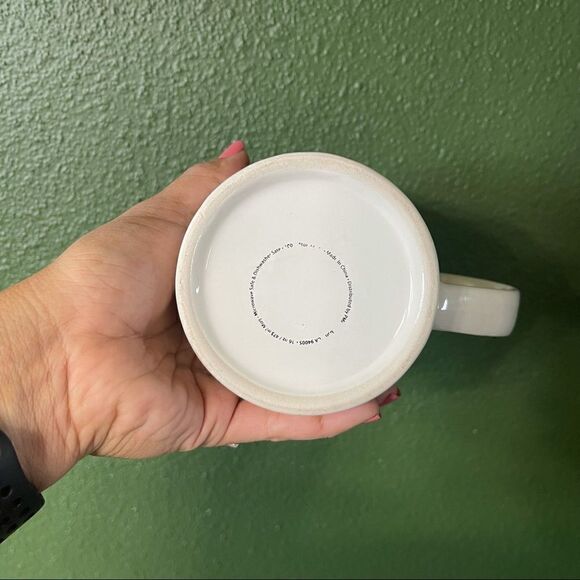 Minimal white ceramic coffee mug - Picture 4 of 6